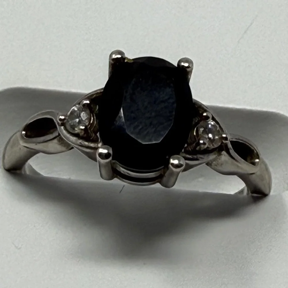 GSK 925 Sterling Silver Black‎ Onyx and Cubic Zirconia Oval Statement Ring